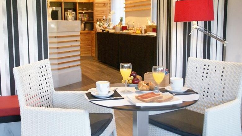 <b>Hotel Sitges Room</b>. Images powered by <a href="https://iceportal.shijigroup.com/" title="IcePortal" target="_blank">IcePortal</a>.