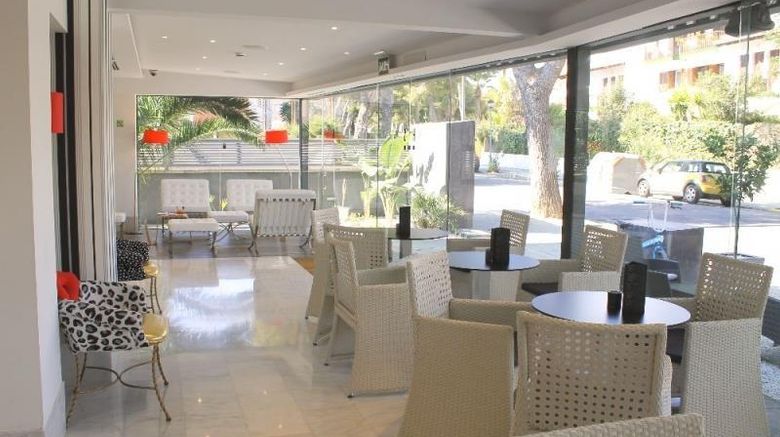<b>Hotel Sitges Restaurant</b>. Images powered by <a href="https://iceportal.shijigroup.com/" title="IcePortal" target="_blank">IcePortal</a>.