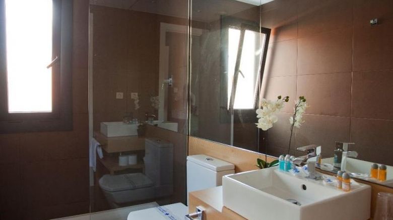 <b>Hotel Sitges Room</b>. Images powered by <a href="https://iceportal.shijigroup.com/" title="IcePortal" target="_blank">IcePortal</a>.