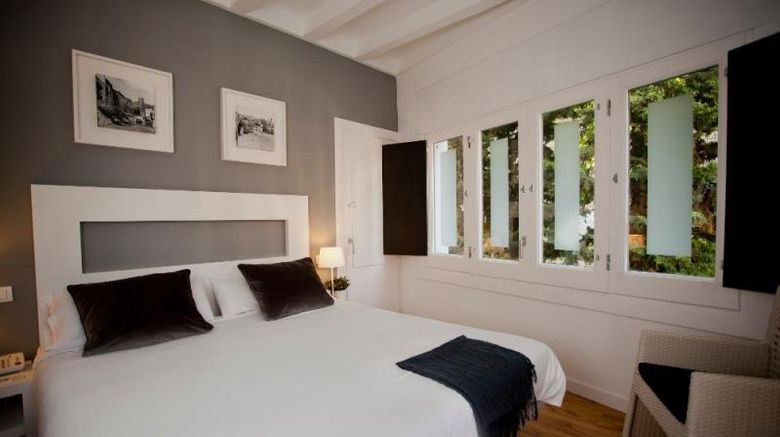 <b>Hotel Sitges Room</b>. Images powered by <a href="https://iceportal.shijigroup.com/" title="IcePortal" target="_blank">IcePortal</a>.