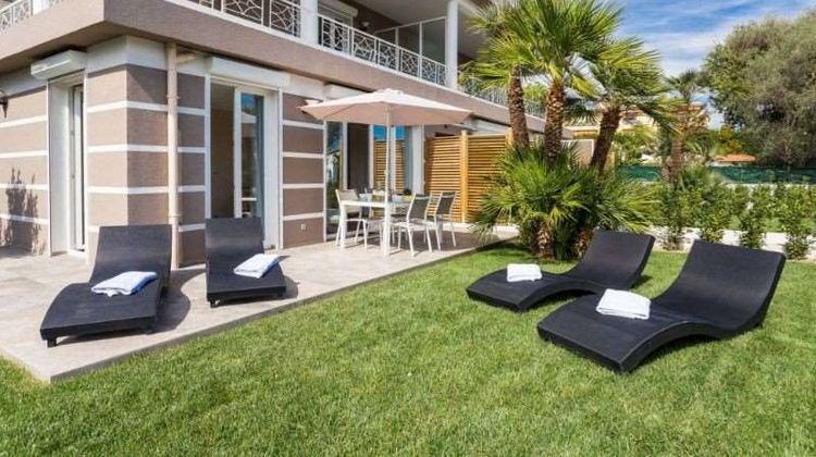 Villa Velvet Exterior