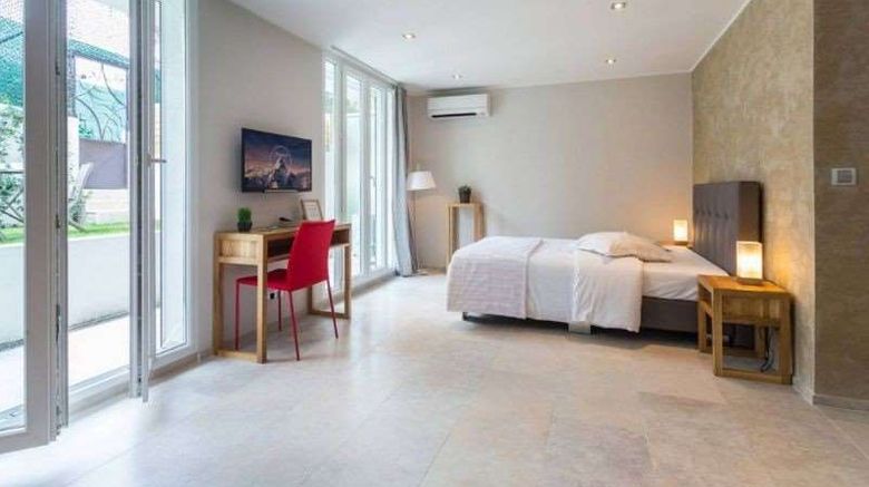 <b>Villa Velvet Room</b>. Images powered by <a href="https://iceportal.shijigroup.com/" title="IcePortal" target="_blank">IcePortal</a>.