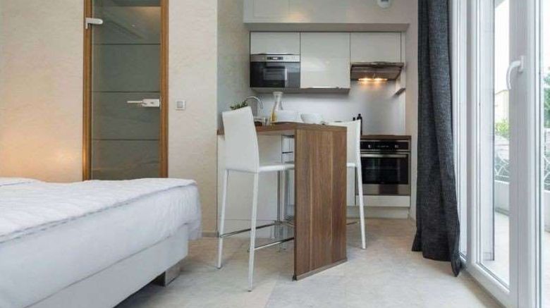 <b>Villa Velvet Room</b>. Images powered by <a href="https://iceportal.shijigroup.com/" title="IcePortal" target="_blank">IcePortal</a>.