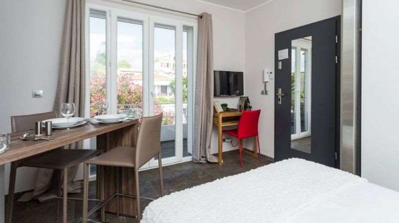 <b>Villa Velvet Room</b>. Images powered by <a href="https://iceportal.shijigroup.com/" title="IcePortal" target="_blank">IcePortal</a>.