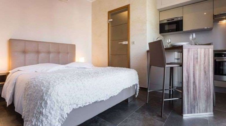 <b>Villa Velvet Room</b>. Images powered by <a href="https://iceportal.shijigroup.com/" title="IcePortal" target="_blank">IcePortal</a>.