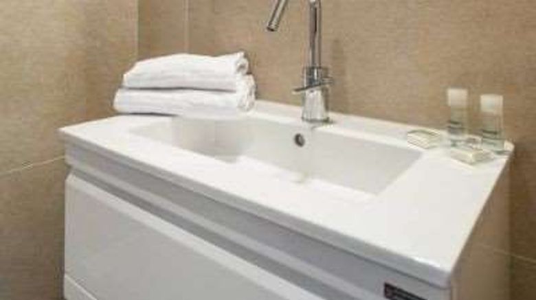 <b>Villa Velvet Room</b>. Images powered by <a href="https://iceportal.shijigroup.com/" title="IcePortal" target="_blank">IcePortal</a>.
