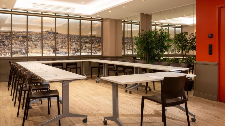 <b>Paris Bastille Meeting</b>. Images powered by <a href="https://iceportal.shijigroup.com/" title="IcePortal" target="_blank">IcePortal</a>.