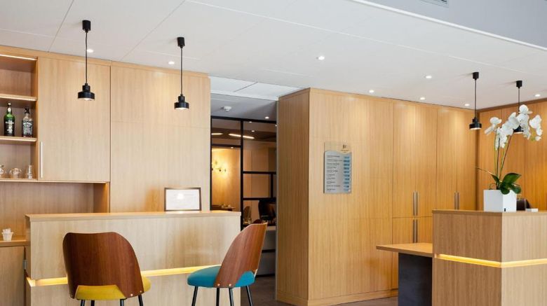 <b>Hotel Des Remparts Lobby</b>. Images powered by <a href="https://iceportal.shijigroup.com/" title="IcePortal" target="_blank">IcePortal</a>.