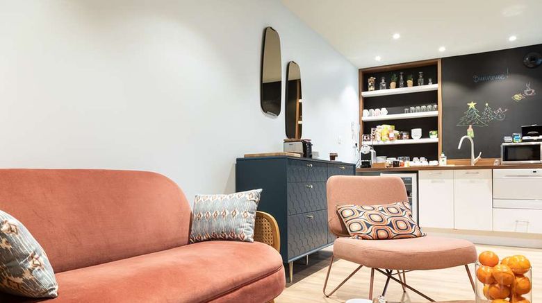 <b>5 Chambres En Ville Restaurant</b>. Images powered by <a href="https://iceportal.shijigroup.com/" title="IcePortal" target="_blank">IcePortal</a>.