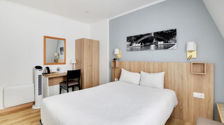 Altona Hotel Room