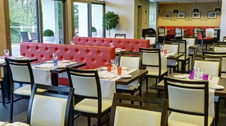 <b>Le Bayonne Hotel and Spa Restaurant</b>. Images powered by <a href="https://iceportal.shijigroup.com/" title="IcePortal" target="_blank">IcePortal</a>.