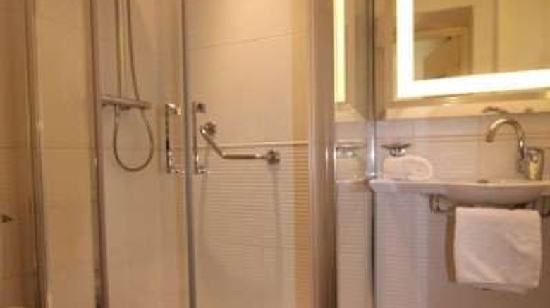 <b>Hotel Napoleon Room</b>. Images powered by <a href="https://iceportal.shijigroup.com/" title="IcePortal" target="_blank">IcePortal</a>.