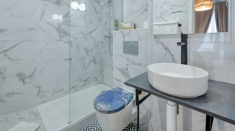<b>Hotel Belfort Room</b>. Images powered by <a href="https://iceportal.shijigroup.com/" title="IcePortal" target="_blank">IcePortal</a>.