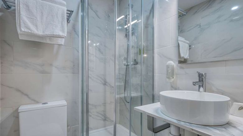 <b>Hotel Belfort Room</b>. Images powered by <a href="https://iceportal.shijigroup.com/" title="IcePortal" target="_blank">IcePortal</a>.