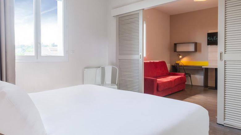 <b>Westlodge Dardilly Lyon Nord Room</b>. Images powered by <a href="https://iceportal.shijigroup.com/" title="IcePortal" target="_blank">IcePortal</a>.