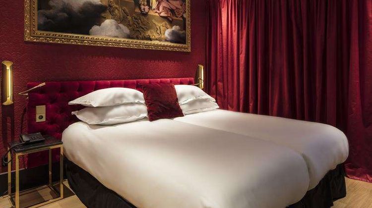 Petit Louvre Hotel Room