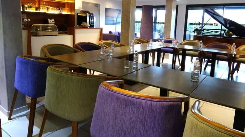 <b>Rives d'Or Hotel Lobby</b>. Images powered by <a href="https://iceportal.shijigroup.com/" title="IcePortal" target="_blank">IcePortal</a>.