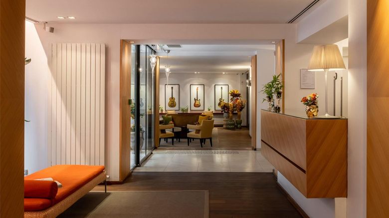 <b>Hotel Le Colisee Lobby</b>. Images powered by <a href="https://iceportal.shijigroup.com/" title="IcePortal" target="_blank">IcePortal</a>.