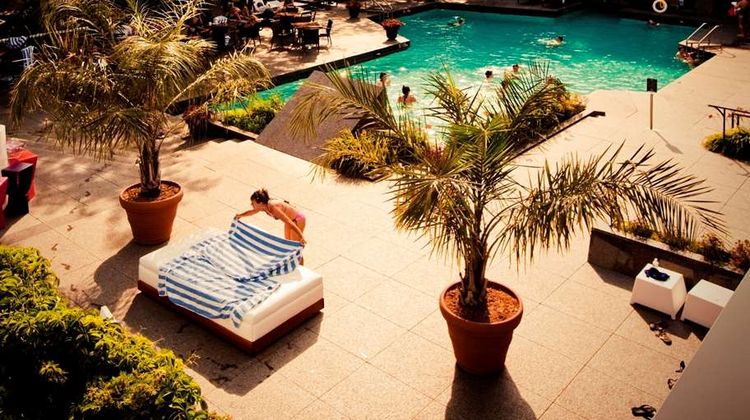 Hotel Bonaventure Montreal Pool
