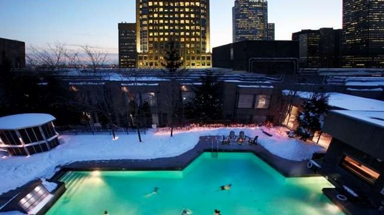 <b>Hotel Bonaventure Montreal Pool</b>. Images powered by <a href="https://iceportal.shijigroup.com/" title="IcePortal" target="_blank">IcePortal</a>.