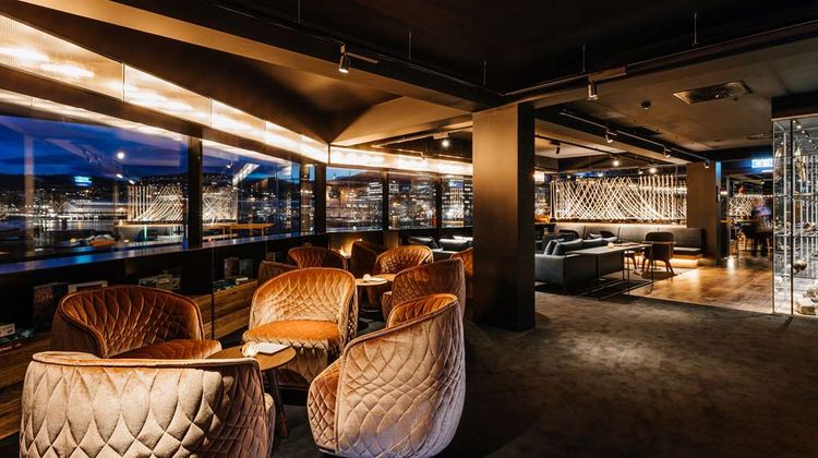 Macq 01 Hotel Restaurant