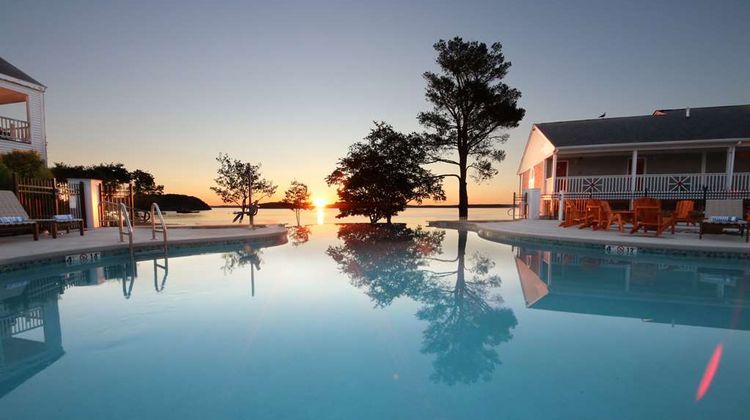 Bar Harbor Inn & Spa Pool