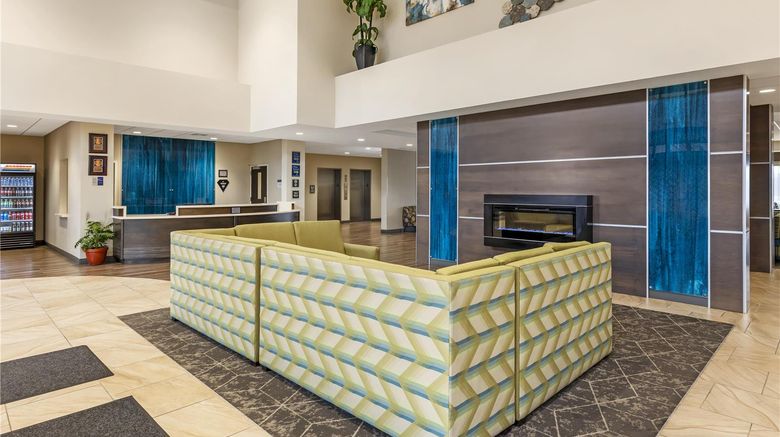 <b>Best Western Plus Centralia Hotel & Stes Lobby</b>. Images powered by <a href="https://iceportal.shijigroup.com/" title="IcePortal" target="_blank">IcePortal</a>.
