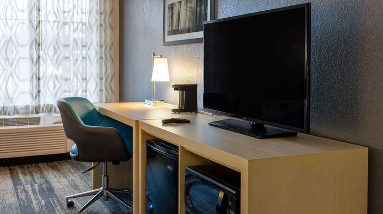 <b>Baymont by Wyndham White Plains-Elmsford Room</b>. Images powered by <a href="https://iceportal.shijigroup.com/" title="IcePortal" target="_blank">IcePortal</a>.