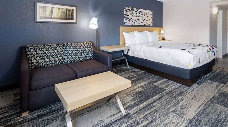 <b>Baymont by Wyndham White Plains-Elmsford Suite</b>. Images powered by <a href="https://iceportal.shijigroup.com/" title="IcePortal" target="_blank">IcePortal</a>.