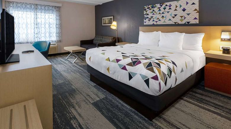<b>Baymont by Wyndham White Plains-Elmsford Suite</b>. Images powered by <a href="https://iceportal.shijigroup.com/" title="IcePortal" target="_blank">IcePortal</a>.