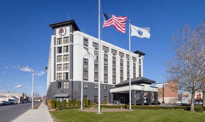DoubleTree Boston Logan Airport Chelsea Exterior