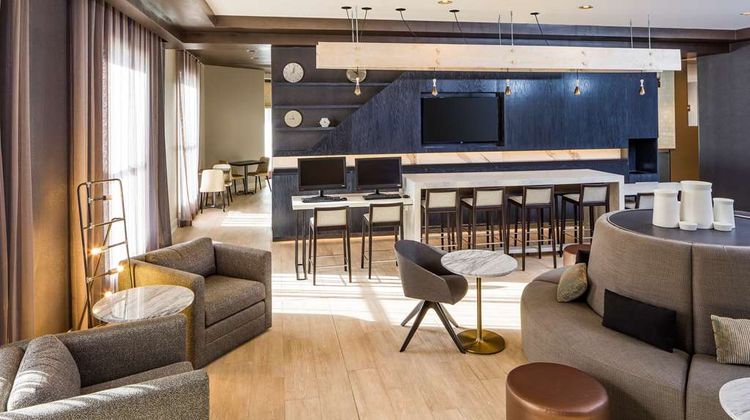DoubleTree Boston Logan Airport Chelsea Lobby
