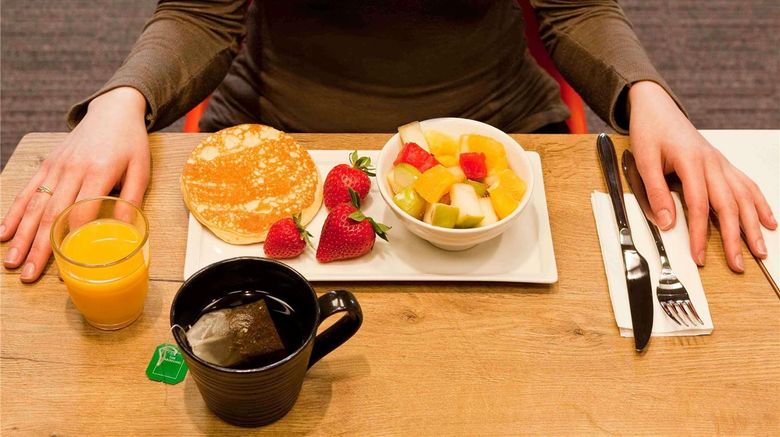 <b>Ibis Paris Gare de l'Est 10eme Restaurant</b>. Images powered by <a href="https://iceportal.shijigroup.com/" title="IcePortal" target="_blank">IcePortal</a>.