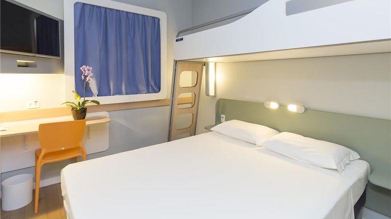 <b>Ibis Budget Blumenau Room</b>. Images powered by <a href="https://iceportal.shijigroup.com/" title="IcePortal" target="_blank">IcePortal</a>.