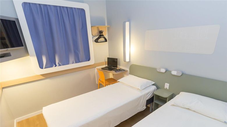 <b>Ibis Budget Blumenau Room</b>. Images powered by <a href="https://iceportal.shijigroup.com/" title="IcePortal" target="_blank">IcePortal</a>.