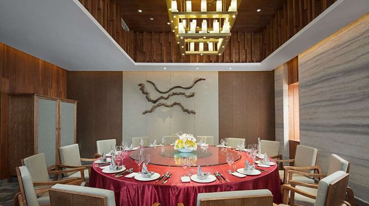 Ramada by Wyndham Guergou Restaurant