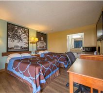 Super 8 Alexandria Room