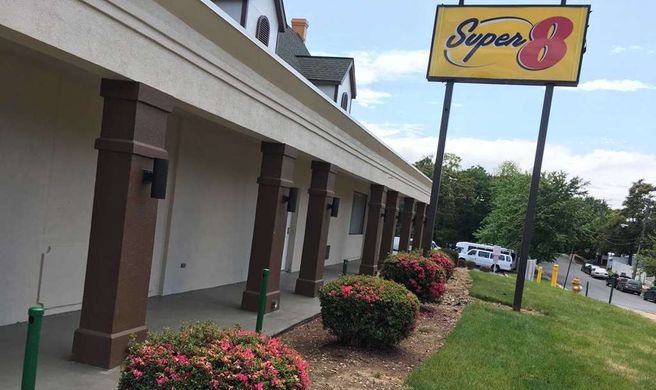 Super 8 Alexandria Exterior