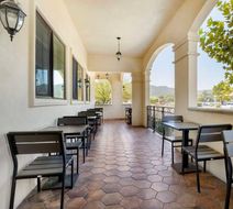 Best Western Plus Wine Country Hotel Exterior