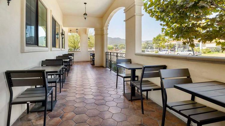 Best Western Plus Wine Country Hotel Exterior