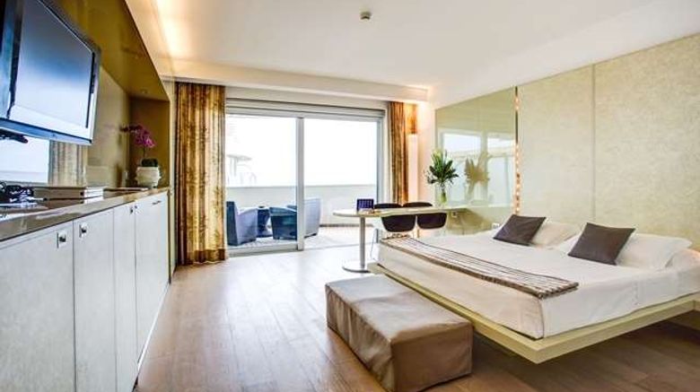 <b>Hotel Premier & Suites Room</b>. Images powered by <a href="https://iceportal.shijigroup.com/" title="IcePortal" target="_blank">IcePortal</a>.