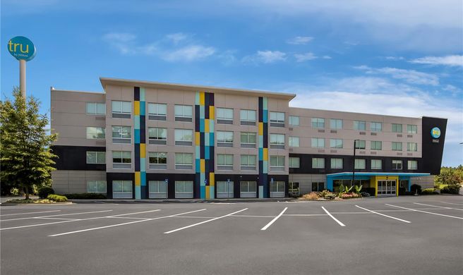 Tru by Hilton McDonough Exterior