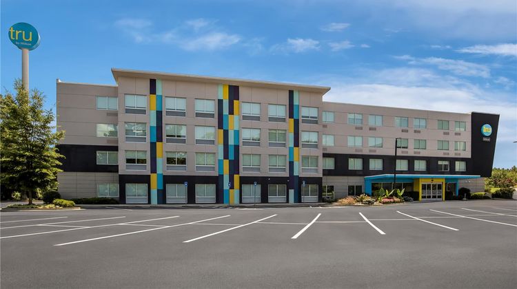 Tru by Hilton McDonough Exterior