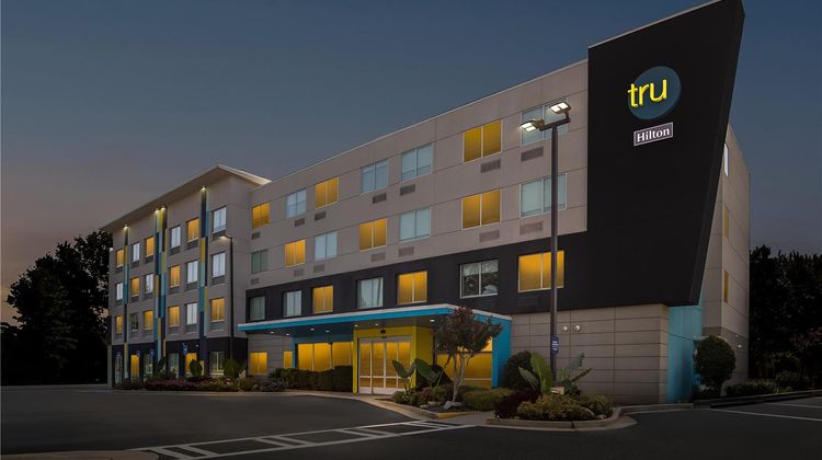 Tru by Hilton McDonough Exterior