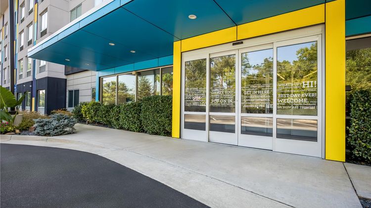 Tru by Hilton McDonough Exterior