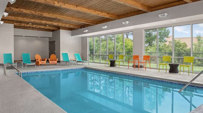 <b>Home2 Suites by Hilton Summerville Pool</b>. Images powered by <a href="https://iceportal.shijigroup.com/" title="IcePortal" target="_blank">IcePortal</a>.