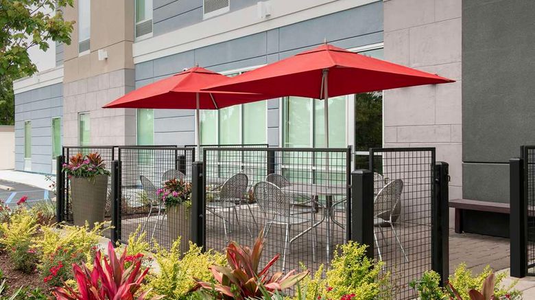 <b>Home2 Suites by Hilton Summerville Exterior</b>. Images powered by <a href="https://iceportal.shijigroup.com/" title="IcePortal" target="_blank">IcePortal</a>.