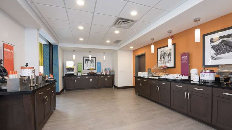 <b>Hampton Inn Westfield Restaurant</b>. Images powered by <a href="https://iceportal.shijigroup.com/" title="IcePortal" target="_blank">IcePortal</a>.