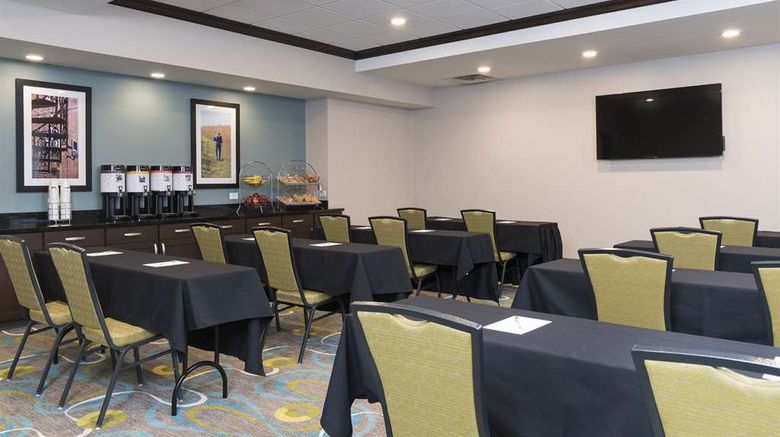 <b>Hampton Inn Westfield Meeting</b>. Images powered by <a href="https://iceportal.shijigroup.com/" title="IcePortal" target="_blank">IcePortal</a>.