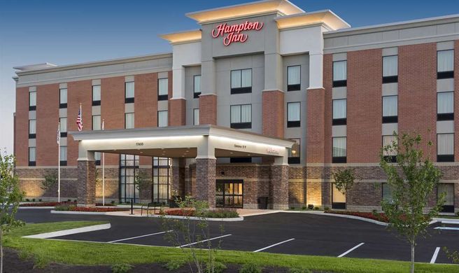 Hampton Inn Westfield Exterior